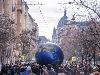 V Budapešti sa tisíce ľudí zapojilo do klimatického štrajku V Budapešti sa tisíce ľudí zapojilo do klimatického štrajku