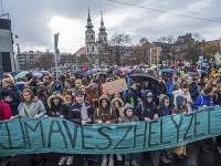V Budapešti sa tisíce ľudí zapojilo do klimatického štrajku