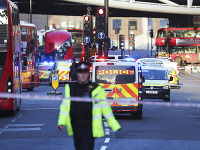 London Bridge je kvôli incidentu uzatvorený. London Bridge je kvôli incidentu uzatvorený.