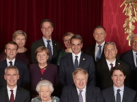 Prezidentku Zuzanu Čaputovú (hore v strede) zatienil grécky premiér Kyriakos Mitsotakis