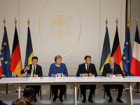 Zľava Volodymyr Zelenskyj, Angela Merkelová, Emmanuel Macron a Vladimir Putin