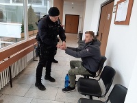 Mladý muž napadol rodičov aj mladšiu sestru Mladý muž napadol rodičov aj mladšiu sestru