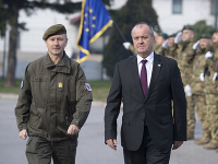Minister Peter Gajdoš navštívil slovenských vojakov na vojenskej základni Butmir v Bosne a Hercegovine. Minister Peter Gajdoš navštívil slovenských vojakov na vojenskej základni Butmir v Bosne a Hercegovine.