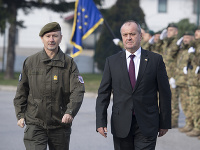 Minister Peter Gajdoš navštívil slovenských vojakov na vojenskej základni Butmir v Bosne a Hercegovine.