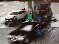 Dopravná nehoda na čerpacej stanici v hlavnom meste. Dopravná nehoda na čerpacej stanici v hlavnom meste.