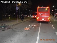 Hľadá svedkov dopravnej nehody autobusu s cyklistom. Hľadá svedkov dopravnej nehody autobusu s cyklistom.