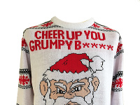 Vianočný sveter s vtipným či neslušným sloganom.