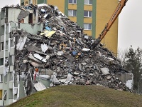 Tretí deň demolácie bytovky na Mukačevskej ulici v Prešove. Tretí deň demolácie bytovky na Mukačevskej ulici v Prešove.