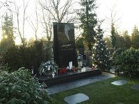 Ku hrobu Karla Gotta dovedie jeho fanúšikov mapka, ktorú Ivana Gottová zverejnila na oficiálnom webe.