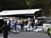 Havária autobusu v Guatemale si vyžiadala najmenej 20 obetí na životoch
