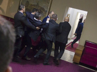 Čiernohorský parlament schválil kontroverzný zákon Čiernohorský parlament schválil kontroverzný zákon