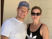 Mark Wahlberg s manželkou Rheou. 