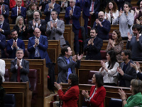 Parlament v hlasovaní potvrdil novú vládu premiéra Sáncheza