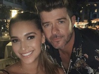 April Love Geary a Robin Thicke