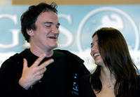 Quentin Tarantino a Barbara Nedeljaková pri prezentovaní filmu Hostel v roku 2005