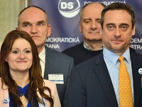 Jozef Rajtár a Natália Blahová počas programovej konferencie Demokratickej strany Jozef Rajtár a Natália Blahová počas programovej konferencie Demokratickej strany