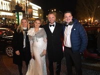 Úspešný hokejista na svoj premiérový príchod na dobročinný Ples v opere určite tak skoro nezabudne Úspešný hokejista na svoj premiérový príchod na dobročinný Ples v opere určite tak skoro nezabudne