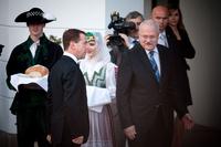 Prezident Ivan Gašparovič a Dmitrij Medvedev počas privítacieho ceremoniálu.