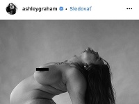 Ashley Graham odhalila svoje tehotenské krivky už niekoľkokrát. 