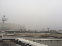 Na sníme bratislavská Petržalka zahalená do hmly