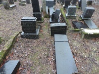 Zničený židovský cintorín majú na svedomí malí chlapci