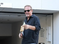 Kevin Costner vyzerá aj na staré kolená skvele. 