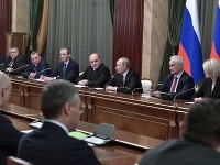 Vladimir Putin podpísal dekrét o zložení novej vlády.