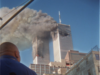 Teroristický útok z 11. septembra 2001 na Svetové obchodné centrum v New Yorku Teroristický útok z 11. septembra 2001 na Svetové obchodné centrum v New Yorku