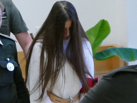 Judita pred hlavným pojednávaním v konaní vedenom pre obzvlášť závažný zločin vraždy kamaráta Tomáša na Okresnom súde v Žiline dňa 9. januára 2020. Judita pred hlavným pojednávaním v konaní vedenom pre obzvlášť závažný zločin vraždy kamaráta Tomáša na Okresnom súde v Žiline dňa 9. januára 2020.