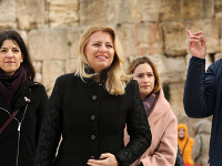 Slovenská prezidentka Zuzana Čaputová počas návštevy Múru nárekov v Jeruzaleme.