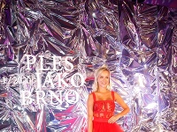 Hviezda reality šou Nela Slováková predviedla na českom plese hriešne drahé šperky aj odvážny dekolt.