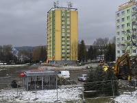 Iba základová doska zostala po zbúranej 12-podlažnej bytovke na Mukačevskej ulici v Prešove Iba základová doska zostala po zbúranej 12-podlažnej bytovke na Mukačevskej ulici v Prešove
