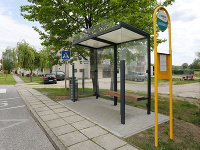 Mesto Šaštín-Stráže má vďaka grantu novú autobusovú zastávku.