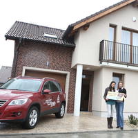 Marína Georgievová si prevzala kľúče od nového domu a auta.