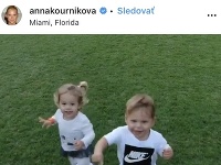 Enrique Iglesias a Anna Kournikova sa radujú zo svojich dvojičiek. 