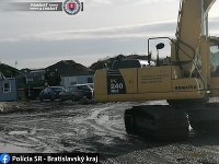 Bratislavskí kriminalisti vo štvrtok zasahovali v Ivanke pri Dunaji Bratislavskí kriminalisti vo štvrtok zasahovali v Ivanke pri Dunaji