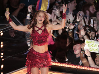 Šou počas polčasu odpálila Shakira v sexi červenom trblietavom kostýmčeku. 