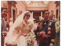 Princ Charles sa oženil s Lady Dianou.