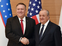 Mike Pompeo a Abdulaziz Kamilov Mike Pompeo a Abdulaziz Kamilov