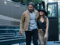 Lady Gaga a Bradley Cooper vo filme Zrodila sa hviezda. 