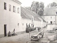 Panský dom v Ratibořiciach, kde Němcová bývala