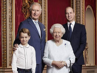 Princ Charles so synom princom Williamom, vnukom Georgom a kráľovnou Alžbetou II.