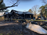 Matka spolu so šiestimi deťmi zahynula pri požiari domu v americkom štáte Mississippi