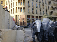 Demonštranti v Libanone protestujú proti novej vláde.
