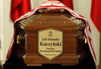 Rakva s pozostatkami poľského prezidenta