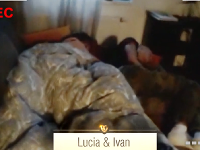 Ivan ráno našiel Luciu spať na gauči s iným mužom. 