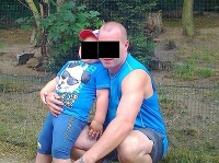 Otec svojho syna už nikdy neobjíme. Otec svojho syna už nikdy neobjíme.
