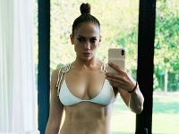Jennifer Lopez pobláznila svet fotografiou v plavkách. 
