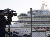 Loď Diamond Princess, ktorá je v karanténe v japonskom prístave Loď Diamond Princess, ktorá je v karanténe v japonskom prístave