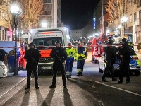 Pri streľbe v Hanau zomrelo najmenej osem ľudí. Pri streľbe v Hanau zomrelo najmenej osem ľudí.